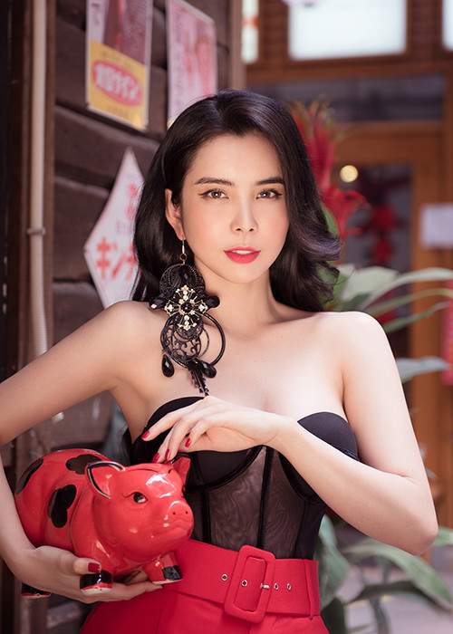 Huỳnh Vy chia sẻ thêm những thành công trong năm 2018 khích lệ để cô thêm mạnh dạn đề ra những mục tiêu, kế hoạch trong năm tới và quyết tâm thực hiện.