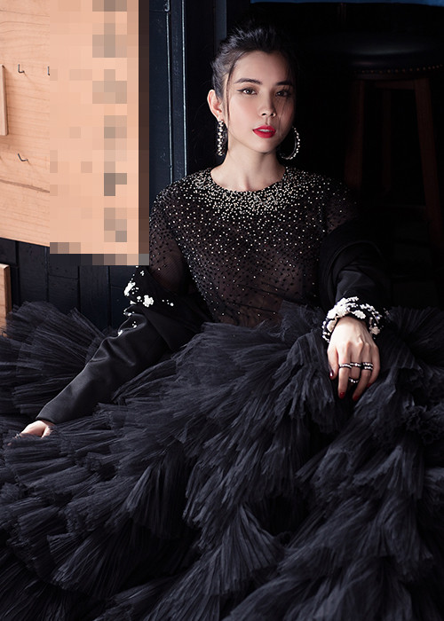 Nàng hoa hậu đến từ Đồng Tháp khoe nhan sắc hiện đại, cá tính.