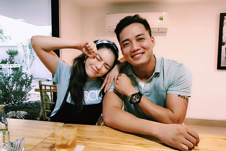 Bên bạn bè hay những người cộng sự thân thiết, nữ diễn viên thoải mái khi là chính mình.