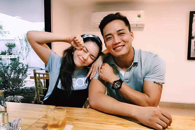 Bên bạn bè hay những người cộng sự thân thiết, nữ diễn viên thoải mái khi là chính mình.