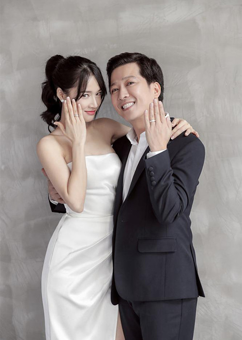 Cũng như Công Lý, Trường Giang đang hạnh phúc bên nửa kia có nhan sắc xinh đẹp Nhã Phương.