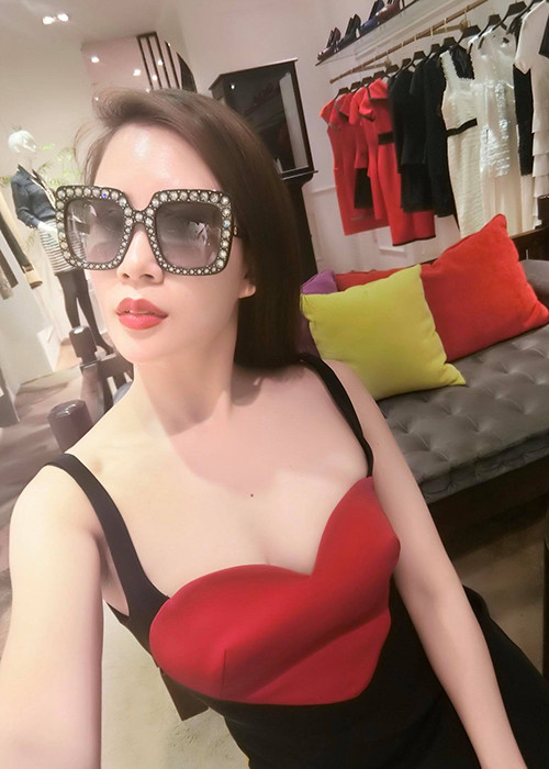 Ngọc Hương - nửa kia của nghệ sĩ hài Thành Trung cũng sở hữu nhan sắc xinh đẹp như hot girl.