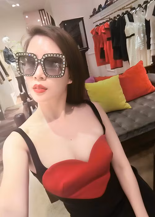 Ngọc Hương - nửa kia của nghệ sĩ hài Thành Trung cũng sở hữu nhan sắc xinh đẹp như hot girl.