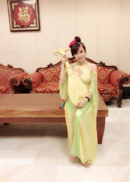 Theo nhận xét của nghệ sĩ Trung Hiếu, bạn gái là người sôi nổi, trẻ trung, hồn nhiên. Ảnh: Ngôi sao