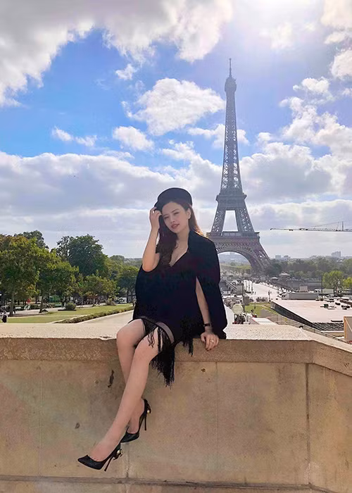 Tình cũ tin đồn của tỷ phú Hoàng Kiều đang có cuộc sống khá sang chảnh.