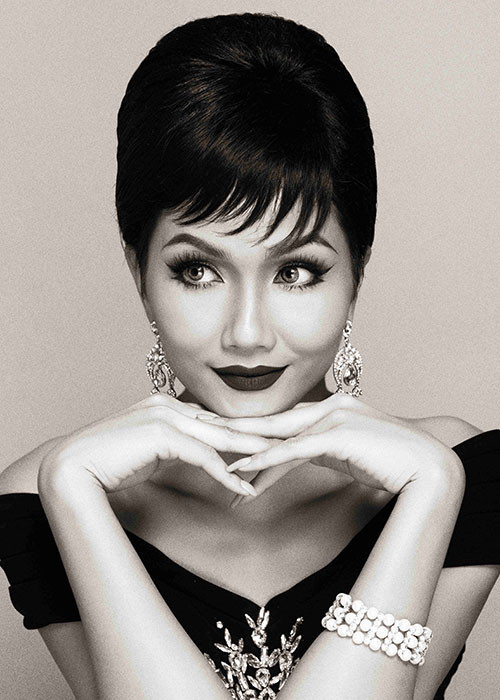 Trước đó, ở cuộc đua "Hoa hậu đẹp nhất thế giới 2018" do Missosology tổ chức, H'hen Niê giành chiến thắng trong khi đó Catriona Gray không có tên trong cuộc đua vì từng về nhất cuộc đua này ở mùa giải năm 2016.