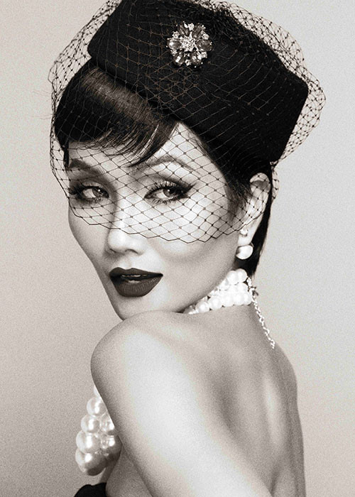 Năm 2018, người đẹp dân tộc Ê-đê mang chuông đi đánh xứ người và gây ấn tượng tốt.