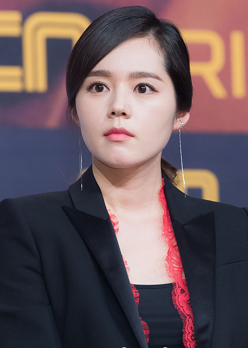 Han Ga In năm nay 37 tuổi, là vợ của nam diễn viên Yeon Jung Hoon. Hiện tại, cặp vợ chồng này có 1 con chung. Ảnh: Topstars
