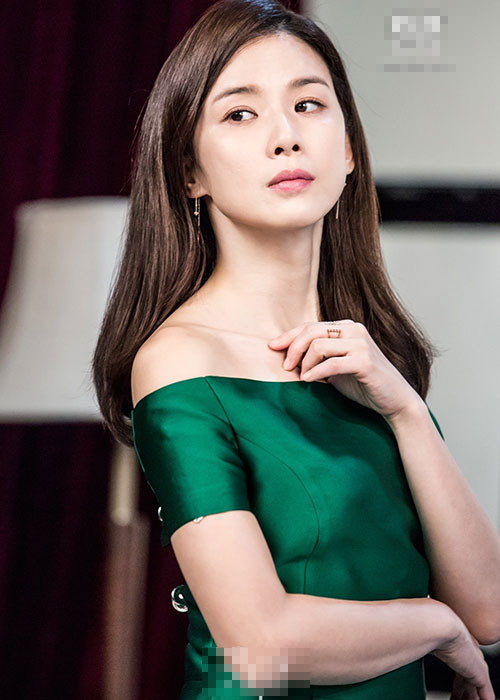 Lee Bo Young - Park Ji Sung là cặp đôi vợ chồng hạnh phúc nhất nhì showbiz Hàn. Ảnh: Naver