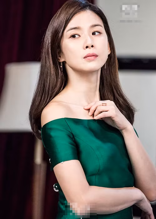 Lee Bo Young - Park Ji Sung là cặp đôi vợ chồng hạnh phúc nhất nhì showbiz Hàn. Ảnh: Naver