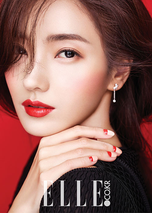 Búp bê xứ Hàn Han Chae Young năm nay đã bước sang tuổi 39. Ở cô toát lên vẻ ngọt ngào quyến rũ. Ảnh: Elle