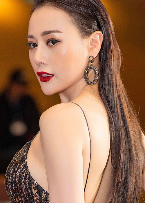 Không chỉ xinh đẹp, Phương Oanh còn ngày càng quyến rũ. Ảnh: Như Hoàn