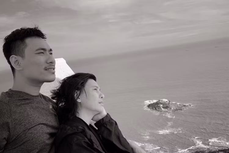 Sau lùm xùm tình cảm với An Nguy, Kiều Minh Tuấn vẫn hạnh phúc bên Cát Phượng.