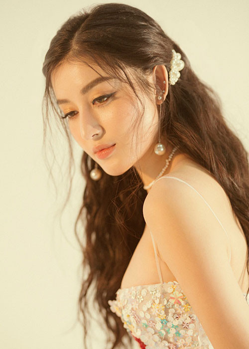 Trong bộ ảnh mới, Huyền My khoe vòng một căng đầy khiến người đối diện khó rời mắt. Ảnh: Ngôi sao