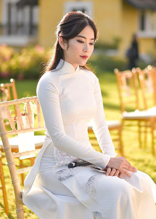 Ngoài Maya và Hồ Ngọc Hà, dàn mỹ nhân Việt vướng nghi vấn tình cảm với Chu Đăng Khoa còn có Nam Em.