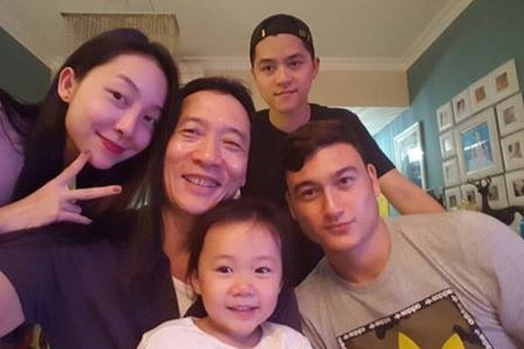 Linh Nga rất quan tâm đến cuộc sống của em họ Đặng Văn Lâm. Ảnh: Dân Việt