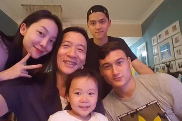 Linh Nga rất quan tâm đến cuộc sống của em họ Đặng Văn Lâm. Ảnh: Dân Việt