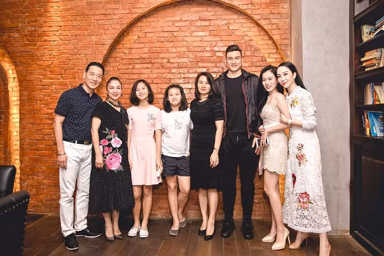 Linh Nga luôn vui mừng khi mọi cố gắng của Đặng Văn Lâm trong vai trò thủ môn được đền đáp xứng đáng. Ảnh: Thế giới trẻ