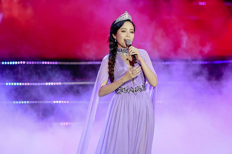 Vẻ đẹp mặn mà của Thiên Nga khiến không ít người ghen tỵ. Ảnh: FBNV