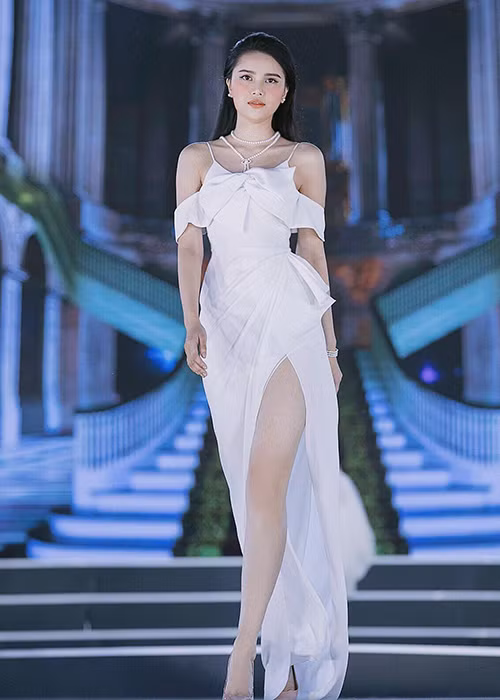 Nàng á hậu 1 cuộc thi Hoa hậu Đại dương 2017 đang lựa chọn con đường trở thành một biên tập viên.