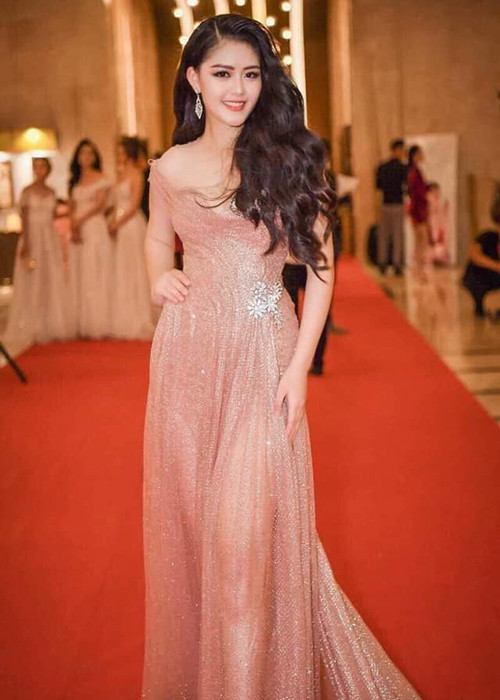 Khác với người đẹp Ngân Anh, Thanh Ngân và Diệu Thùy luôn cố gắng tránh thị phi, ồn ào.