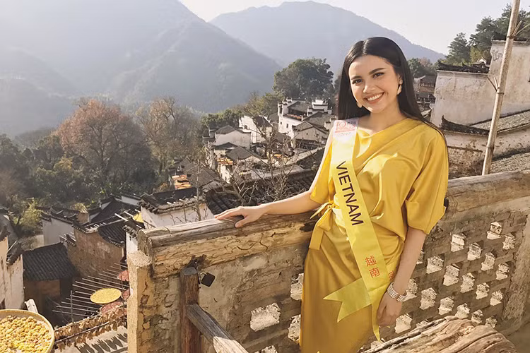 Sau cuộc thi Hoa hậu Đại dương 2017, Diệu Thùy đại diện Việt Nam tham gia cuộc thi Nữ hoàng Du lịch Quốc tế của năm 2017. Thành tích mà cô đoạt được tại cuộc thi này là top 30.