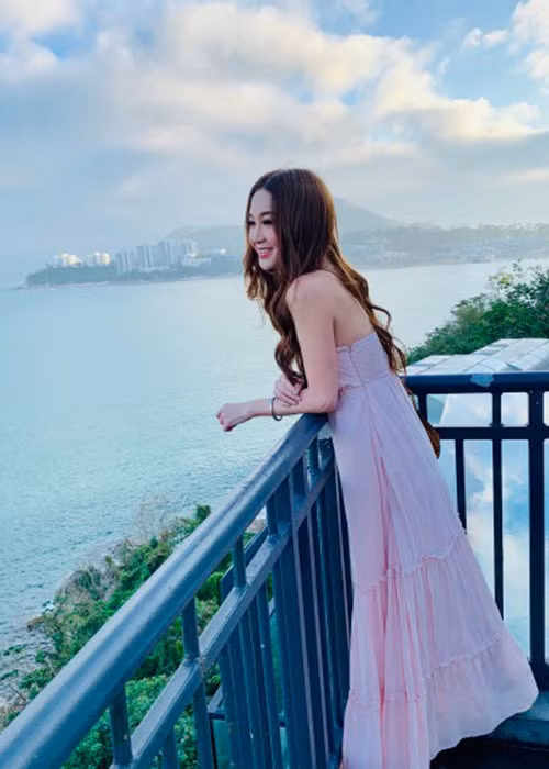 Không sinh con, Ôn Bích Hà và ông xã nuôi một bé trai.