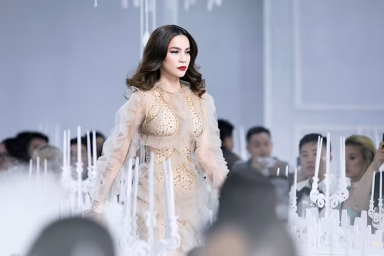 Hồ Ngọc Hà, Lan Khuê, Mai Phương Thúy đều xuất hiện trong show diễn. Ảnh: Lifestyle