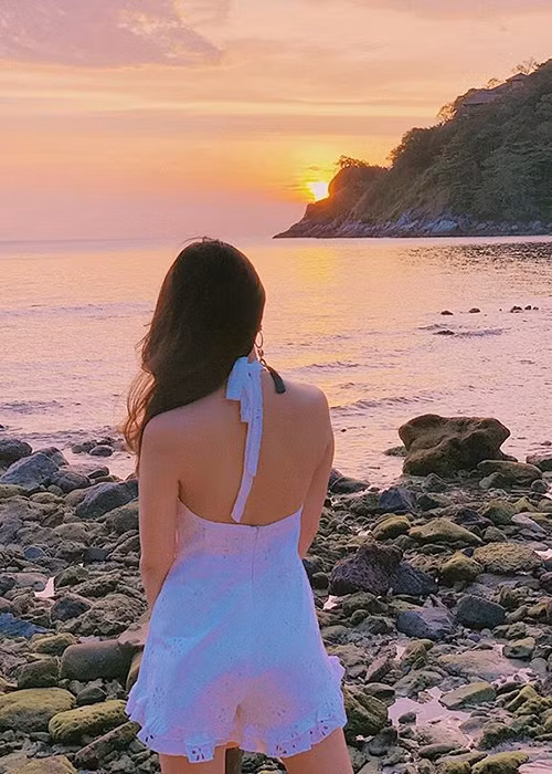 Người đẹp 9x chọn điểm nghỉ dưỡng là đất nước Thái Lan.