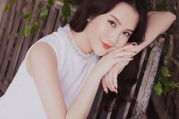 Khi chưa yêu Phan Thành, Xuân Thảo đã gây sốt nhờ vẻ đẹp hiện đại của mình.