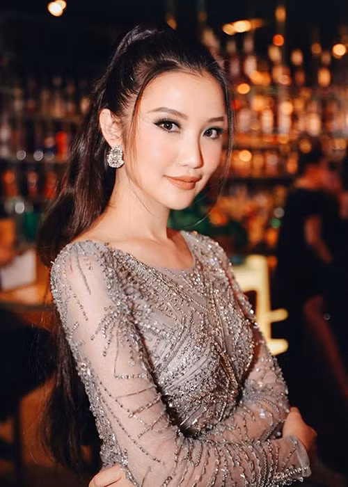 Cô tiểu thư lá ngọc cành vàng tỏ ra mạnh mẽ sau khi được cho là chia tay Phan Thành.