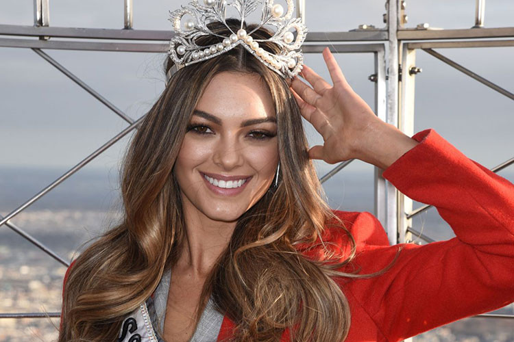 Năm ngoái, người chiến thắng giải thưởng Hoa hậu của các hoa hậu là Demi-Leigh Nel-Peters - Hoa hậu Hoàn vũ Thế giới 2017.