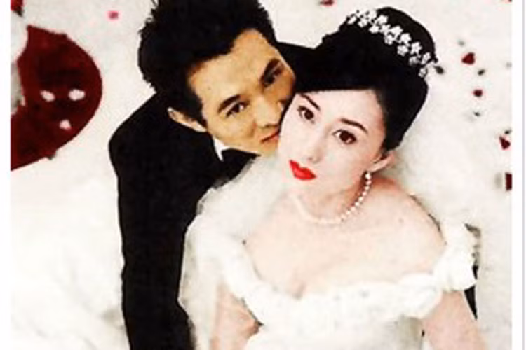 Sau khi ly hôn người vợ đầu tiên, Lý Liên Kiệt làm đám cưới với Hoa hậu châu Á 1986 Lợi Trí vào năm 1999.