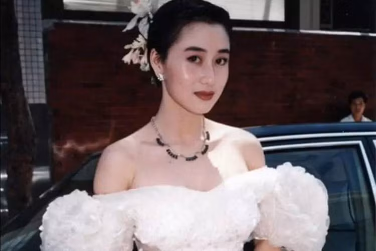 Bà xã của Lý Liên Kiệt từng gắn liền với hình ảnh gợi cảm.