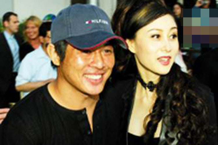 Nộp hết tiền cho vợ, Lý Liên Kiệt chưa bao giờ mang theo tiền mặt hay thẻ tín dụng khi ra ngoài.