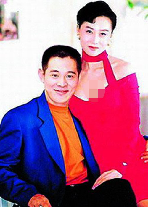 Theo lời Lý Liên Kiệt, vợ của ông không thích dùng đồ hiệu hay cuộc sống sang chảnh, chỉ quan tâm đến gia đình và có rất ít bạn.