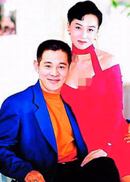 Theo lời Lý Liên Kiệt, vợ của ông không thích dùng đồ hiệu hay cuộc sống sang chảnh, chỉ quan tâm đến gia đình và có rất ít bạn.