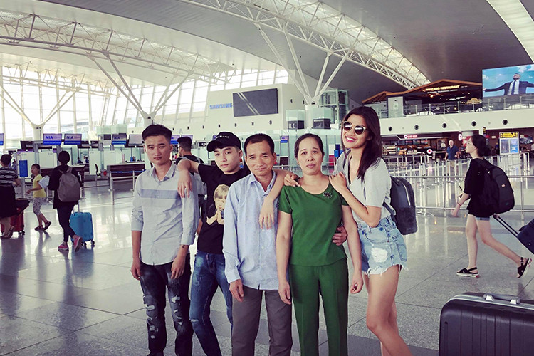 Với số tiền tự kiếm được, Nguyễn Thị Thành còn giúp đỡ cho gia đình.