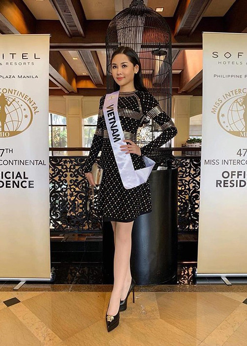 Ở hình ảnh tự chụp, gương mặt của Ngân Anh trở nên thon gọn hơn.