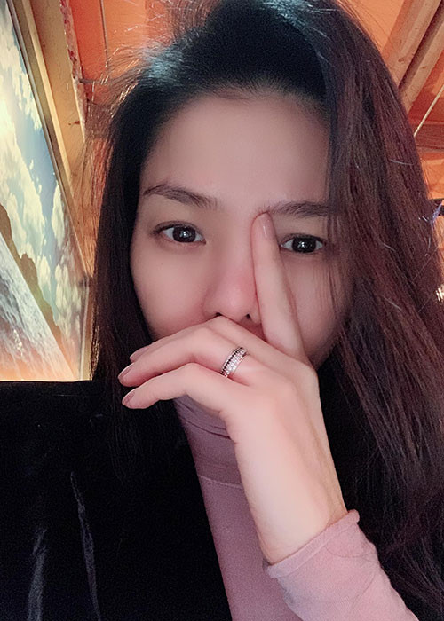 Lệ Quyên giữ thói quen đắp mặt nạ dưỡng da trước khi đi ngủ vào mỗi tối.