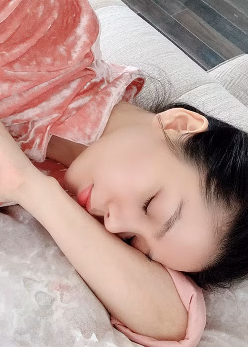 Làn da căng bóng, mướt mát của "nữ hoàng phòng trà" là niềm mơ ước của bao cô gái trẻ.