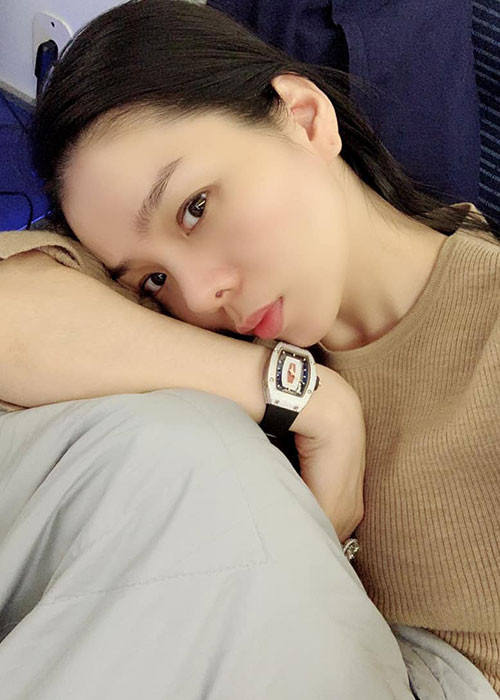 Được biết, nữ ca sĩ chăm sóc làn da trên gương mặt rất kỹ lưỡng.