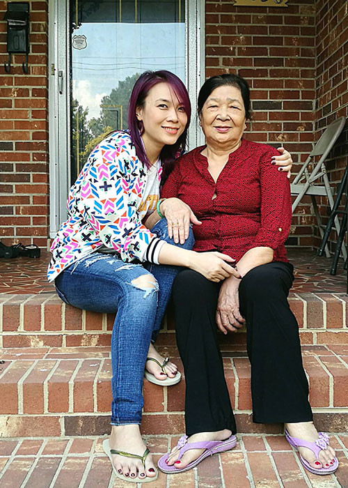 Nữ ca sĩ không phải là một ngôi sao đằng sau ánh đèn sân khấu.