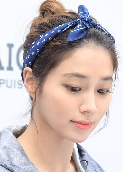 Lee Min Jung sinh năm 1982, từng đóng phim "Vườn sao băng", "Quý ông trở lại". Ảnh: Biz Enter