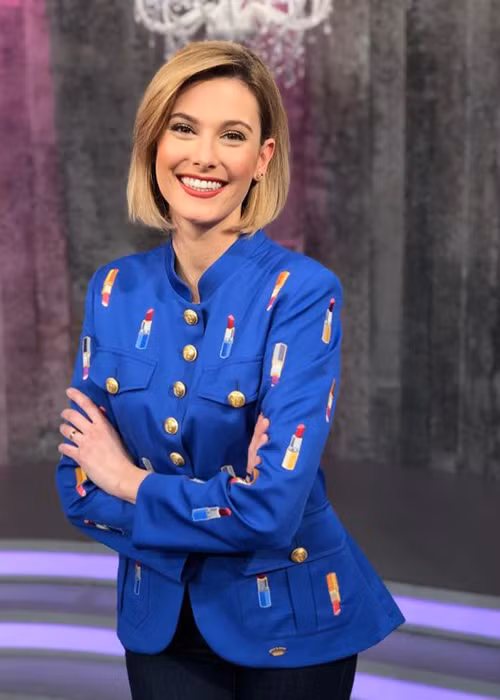 Ngoài Donald Nguyễn, có đến 9 vị giám khảo khác của cuộc bầu chọn. Một trong số đó là Alejandra Andreu - Hoa hậu Quốc tế 2008.