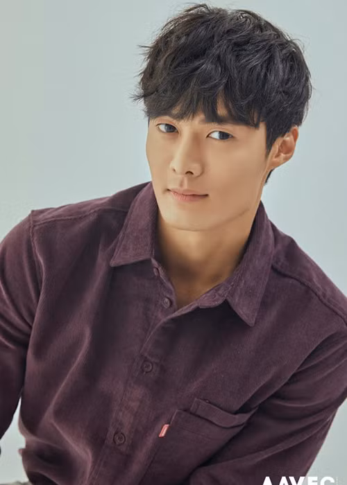 Ban giám khảo còn có Seung Hwan Lee - Nam vương Quốc tế 2018.