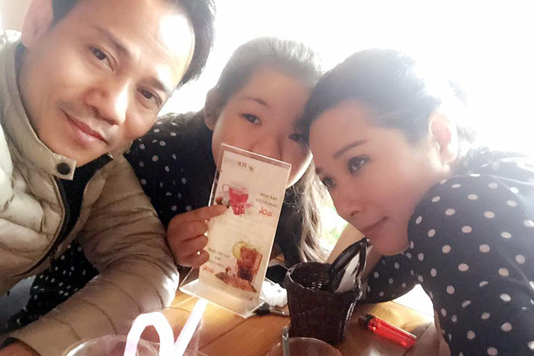 Chế Phong hết mực yêu quý hai con gái riêng của Thanh Thanh Hiền. Ngược lại, nữ nghệ sĩ cũng rất quý 3 người con riêng của chồng.