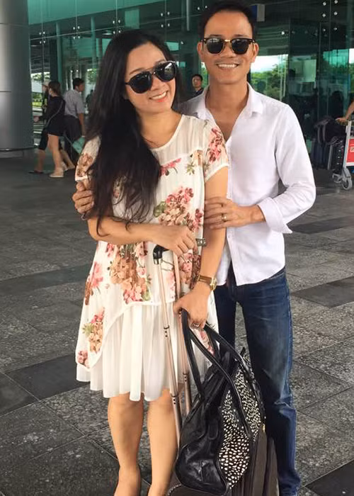 Trước khi gắn bó bên nhau, Thanh Thanh Hiền và con trai của Chế Linh đều trải qua một lần đò và có con riêng.