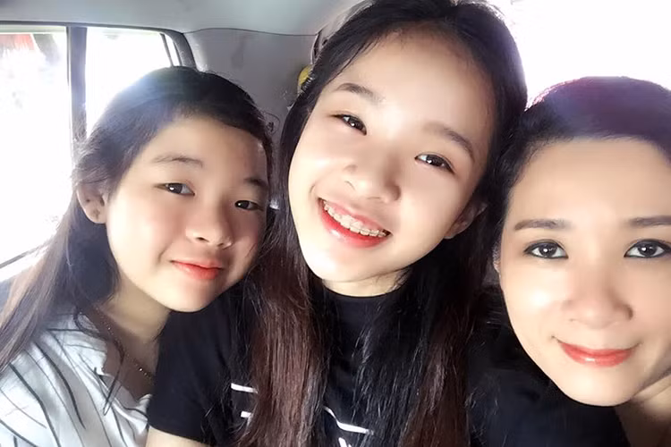Tú Linh - con gái đầu lòng của Thanh Hiền từng là hoa khôi và ngày càng xinh đẹp.