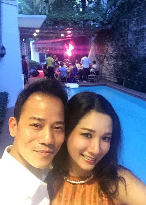 4 năm sau đám cưới, tình cảm của cặp đôi lệch tuổi vẫn mặn nồng.